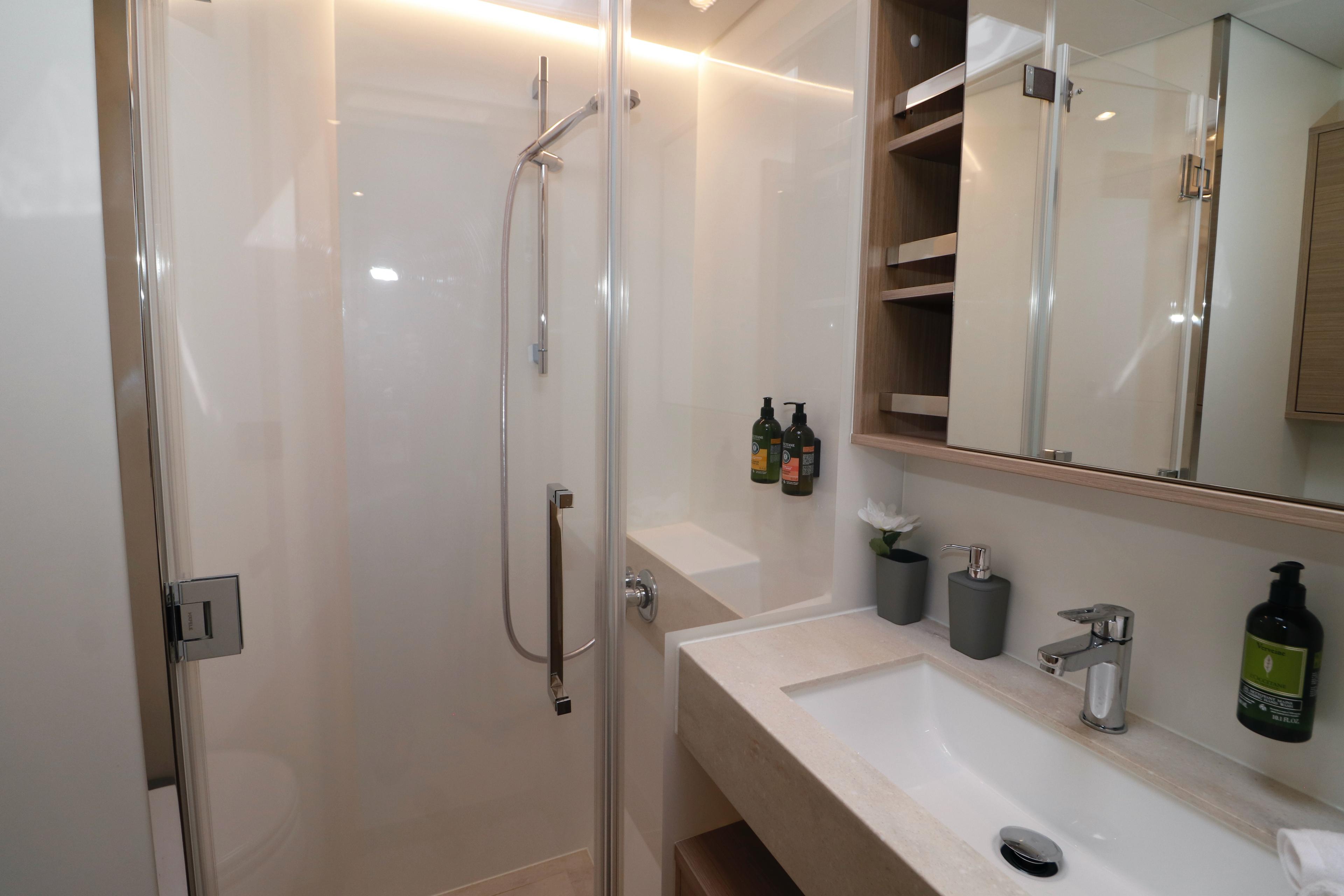 Lagoon 60 - 4 + 2 cab., picture 18