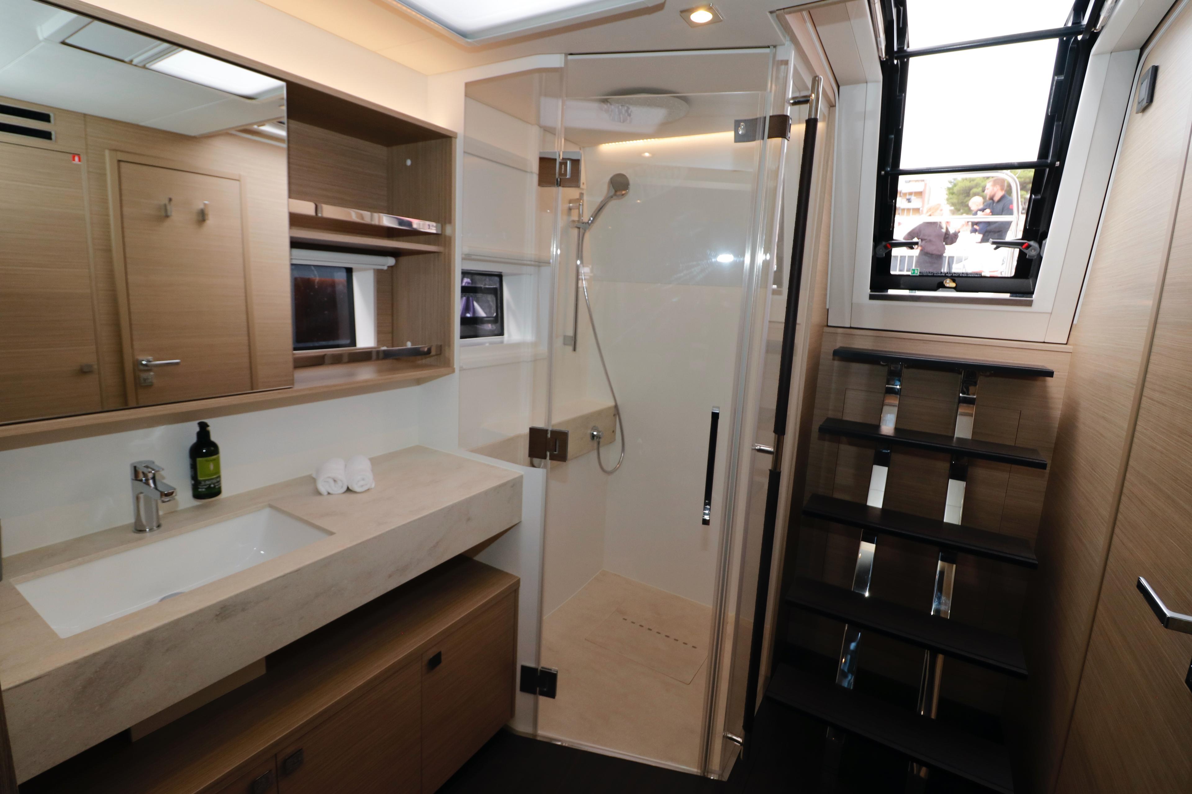 Lagoon 60 - 4 + 2 cab., picture 13