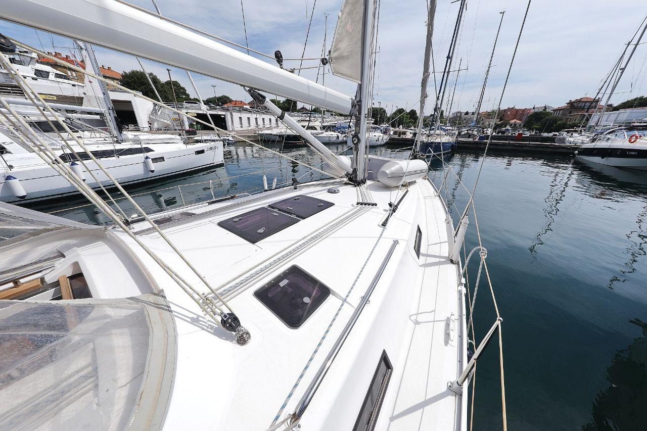 Bavaria Cruiser 36, picture 12