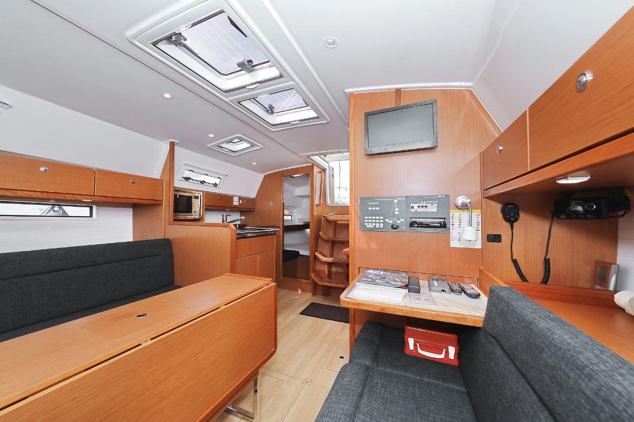 Bavaria Cruiser 36, picture 18