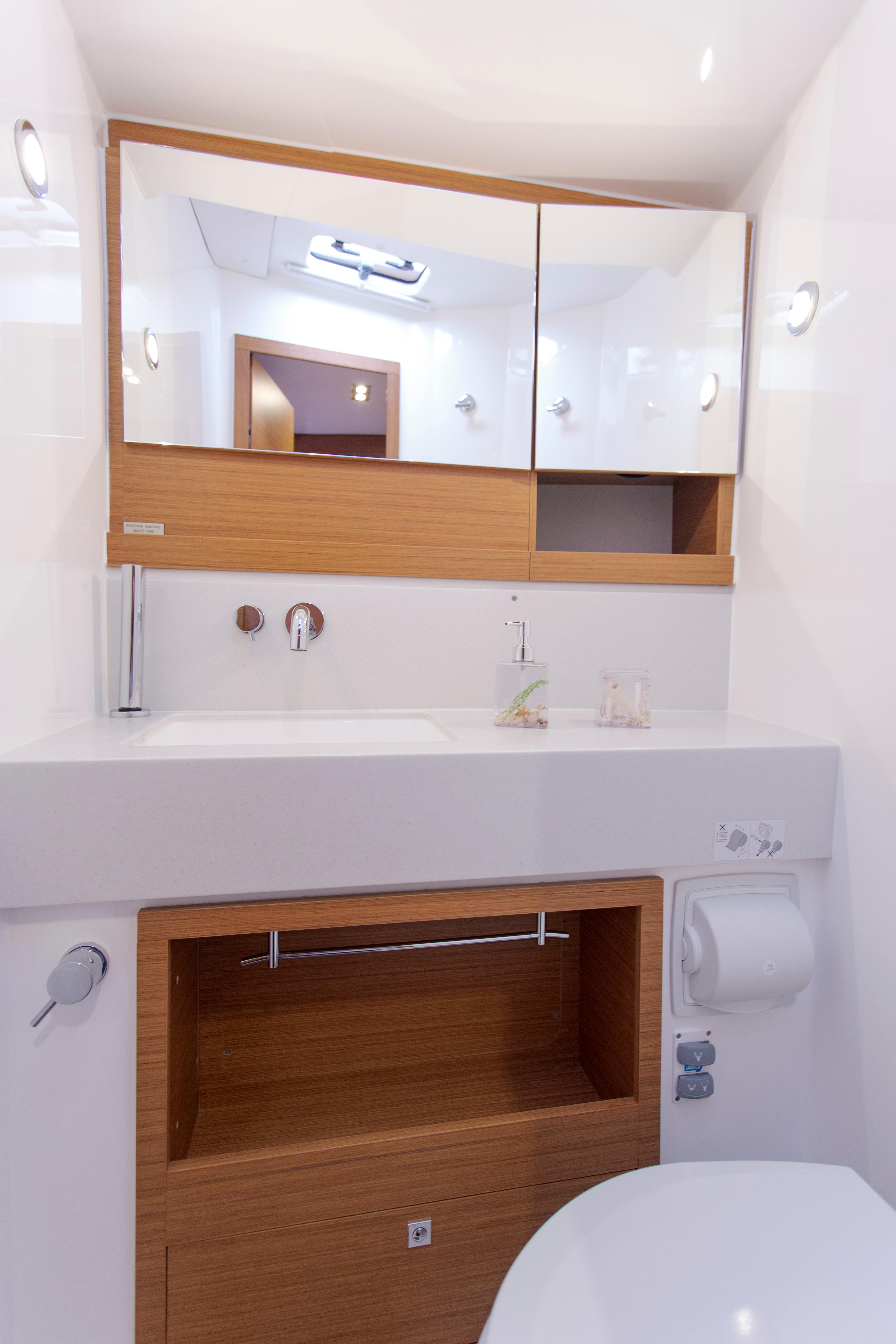 Dufour 530, picture 4