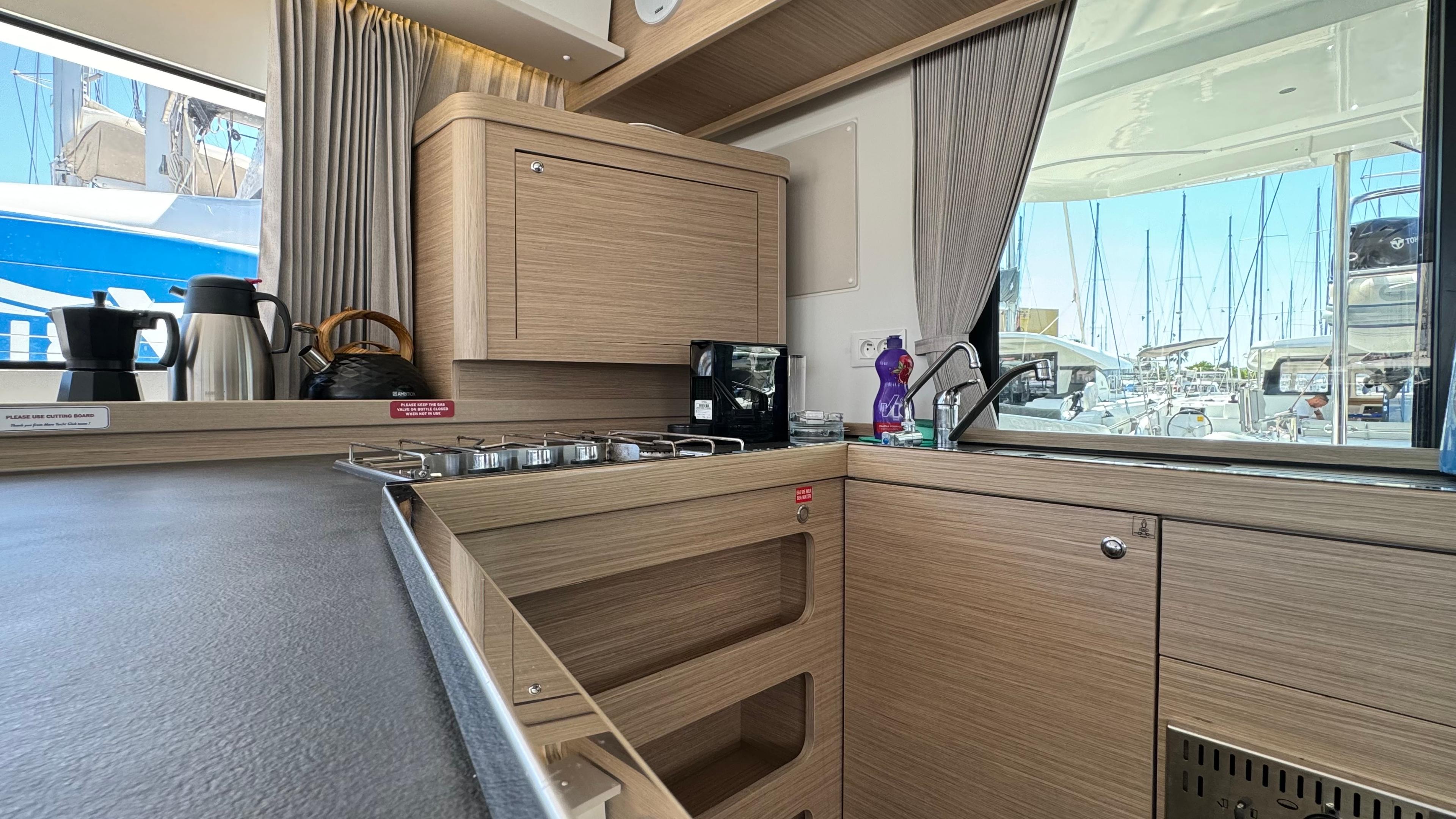 Lagoon 42 - 4 + 2 cab., picture 8