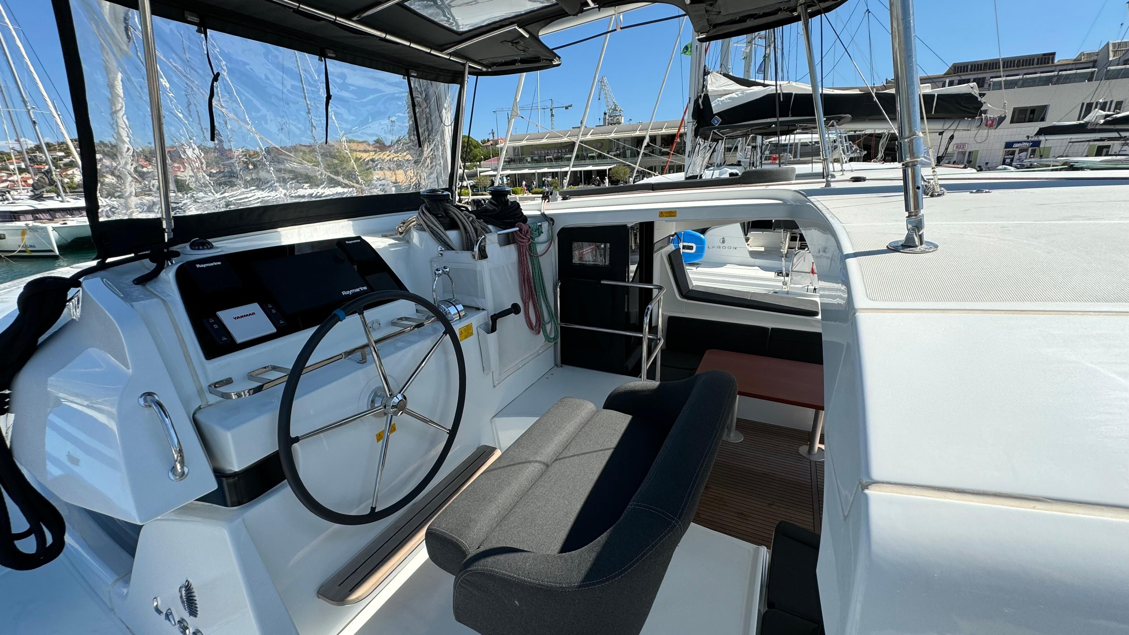 Lagoon 42 - 4 + 2 cab., picture 12