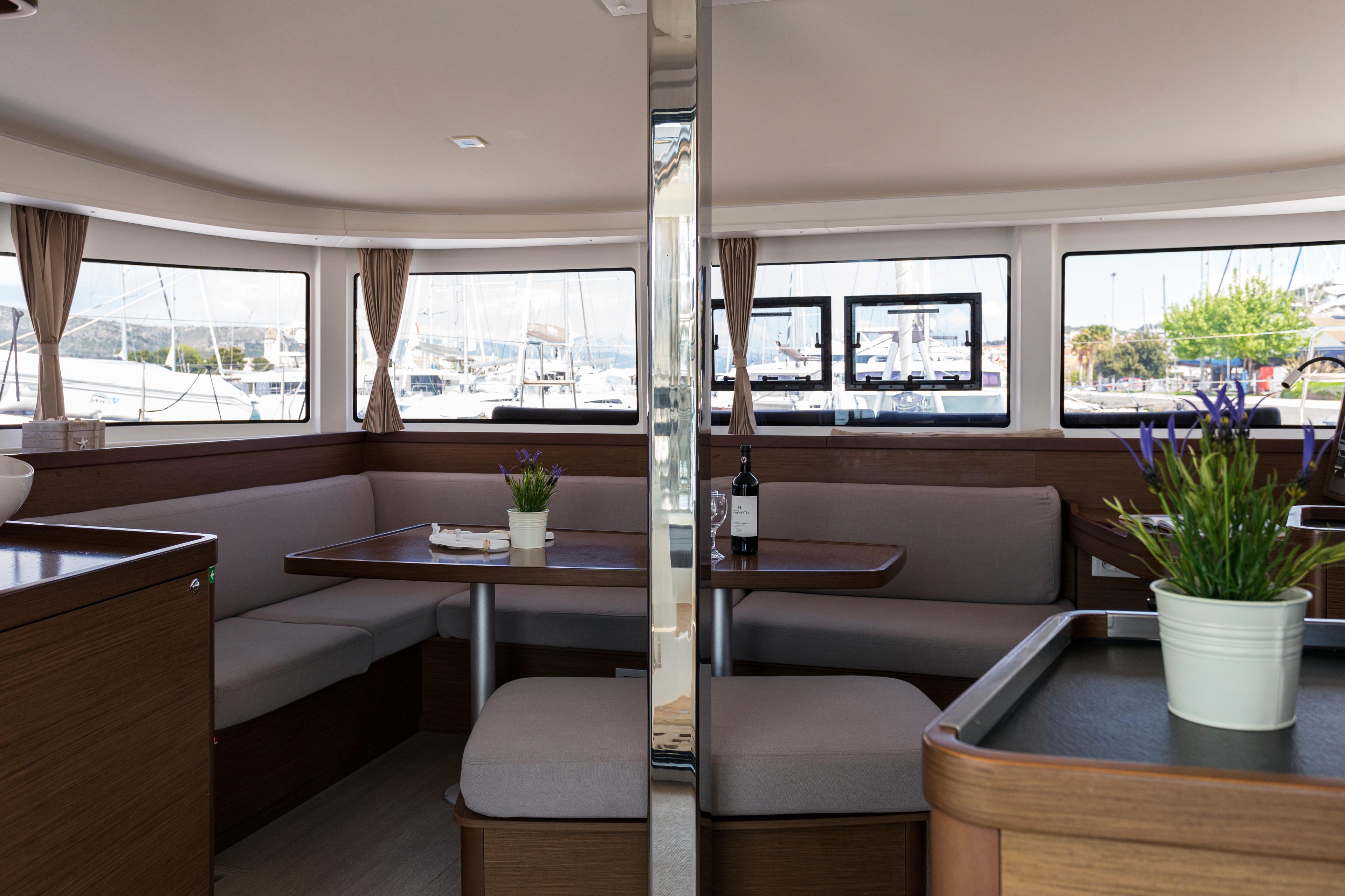 Lagoon 42 - 4 + 2 cab., picture 4