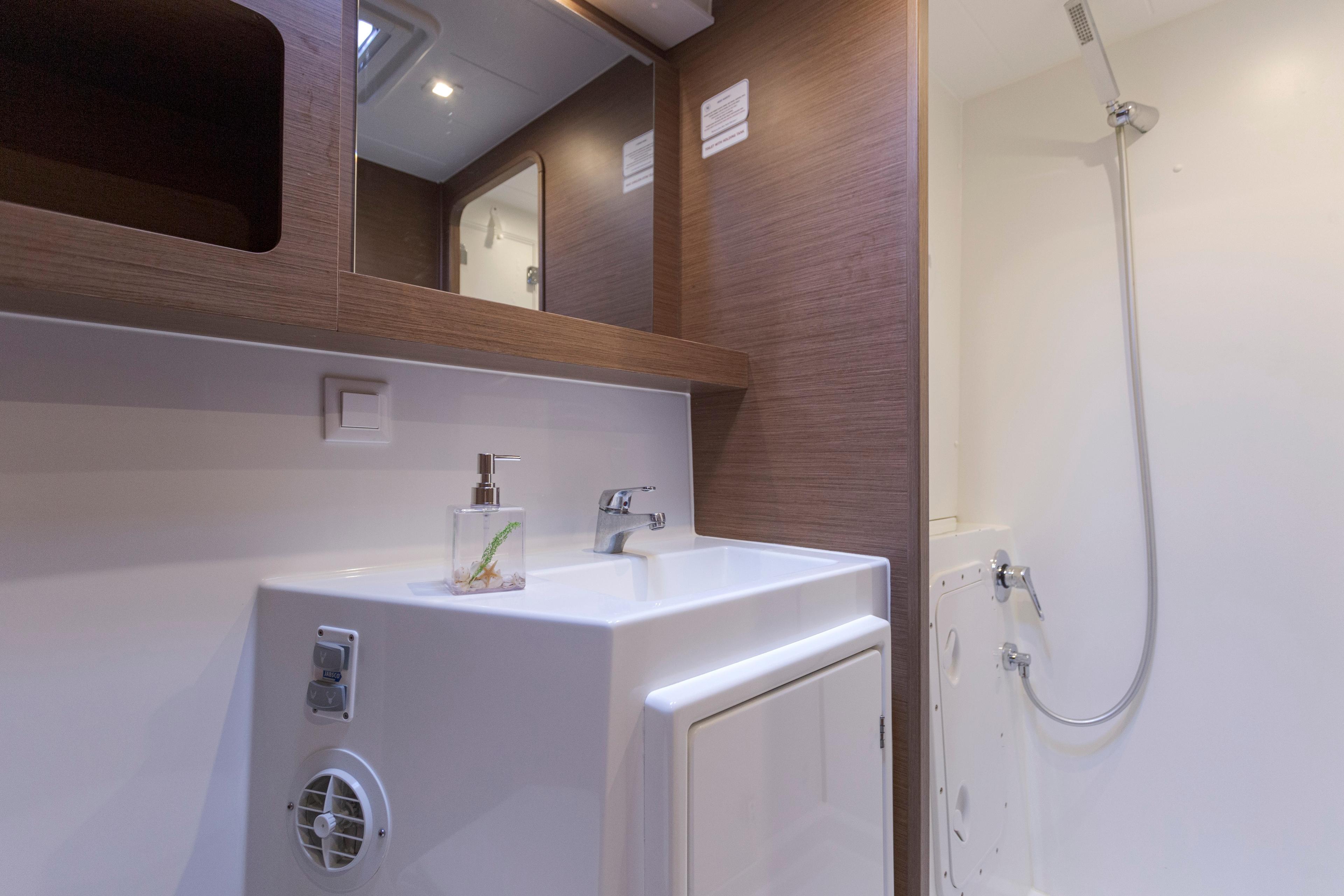 Lagoon 42 - 4 + 2 cab., picture 9