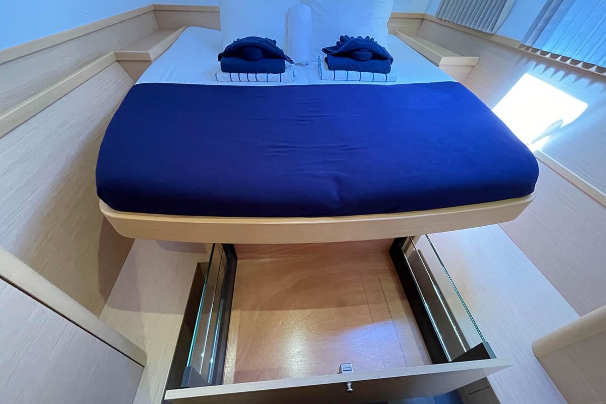 Lagoon 42 - 3 + 1 cab., picture 23