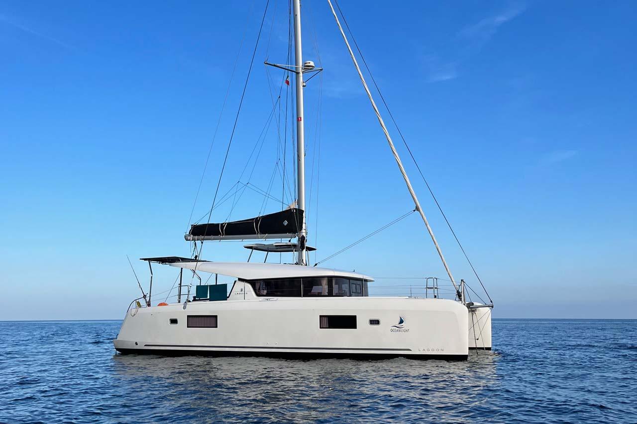 Lagoon 42 - 4 cab., picture 1