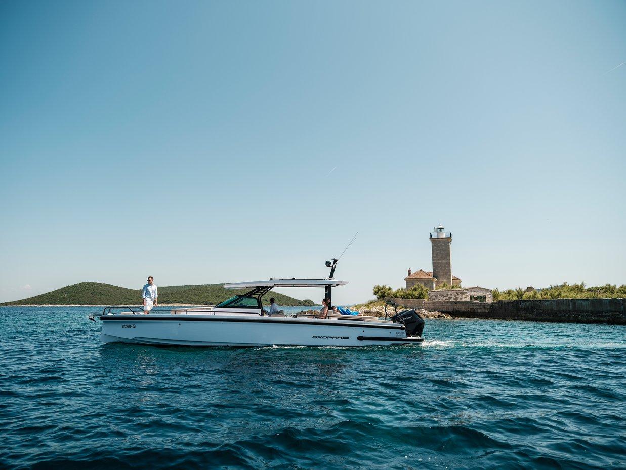 Axopar 37 Sun Top, picture 1