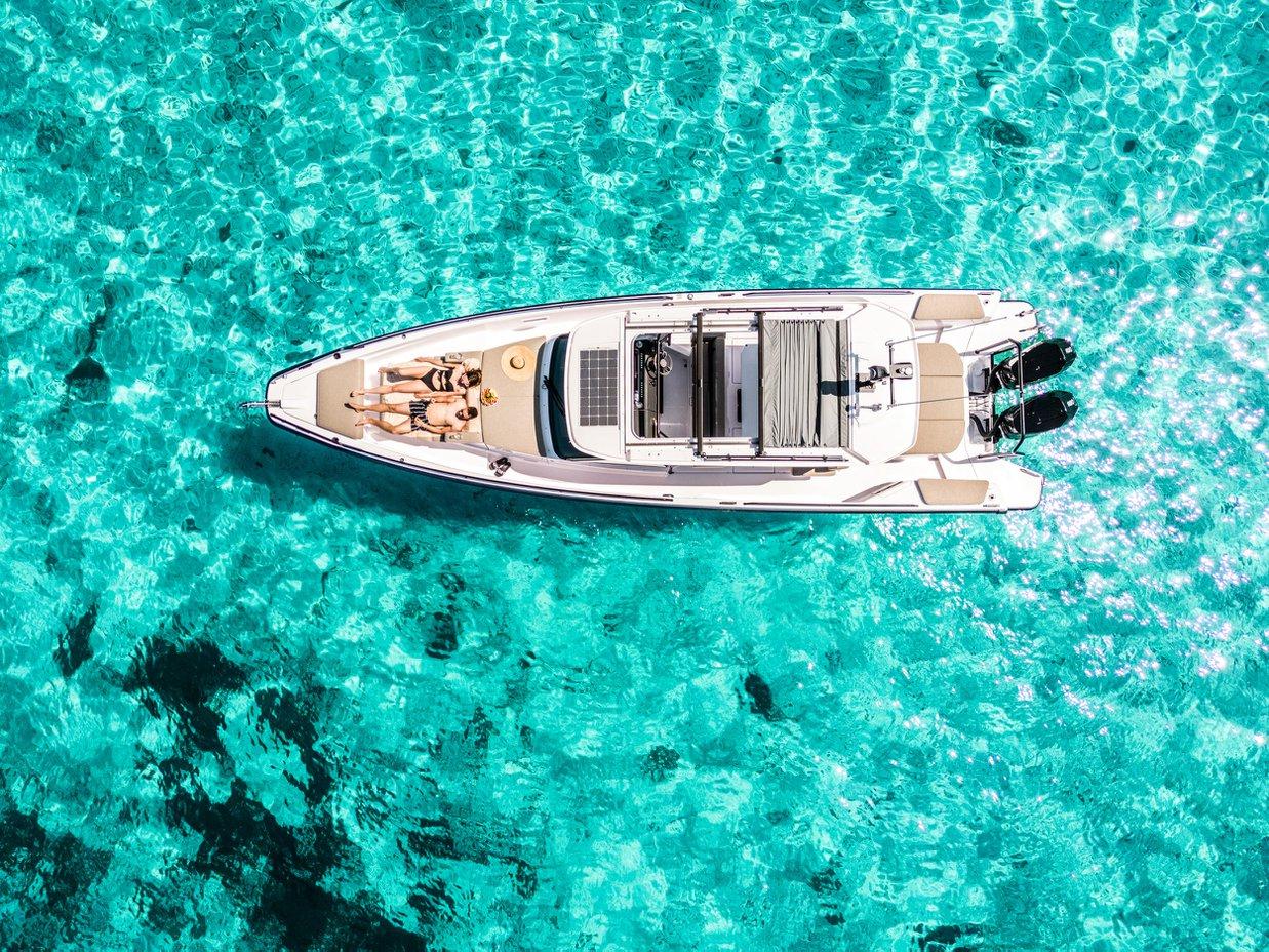 Axopar 37 Sun Top, picture 3