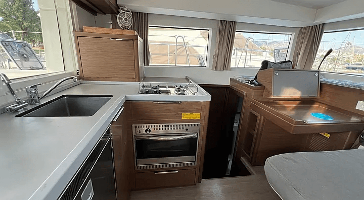 Lagoon 40 - 4 + 2 cab, picture 8