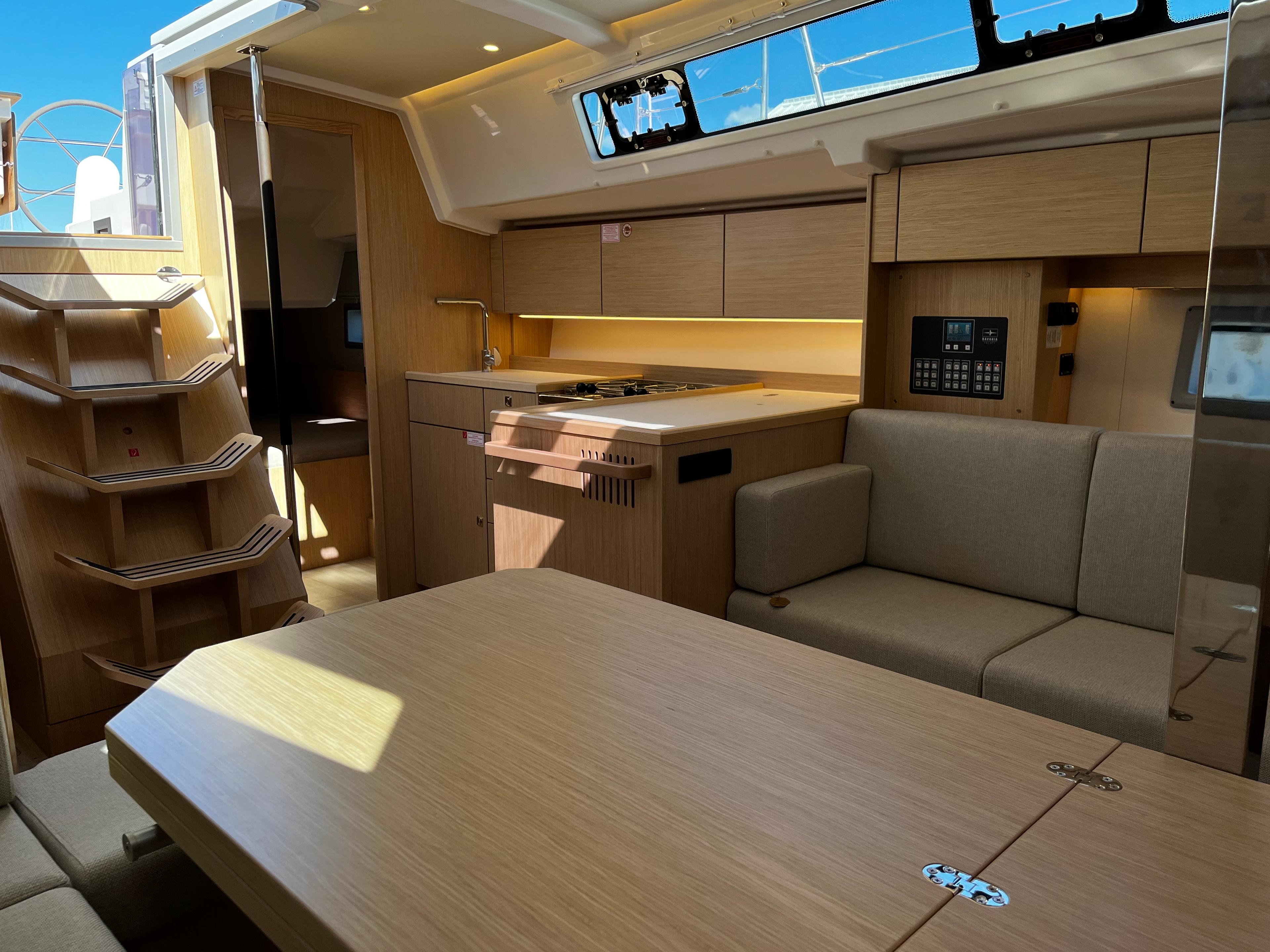 Bavaria C38, picture 8