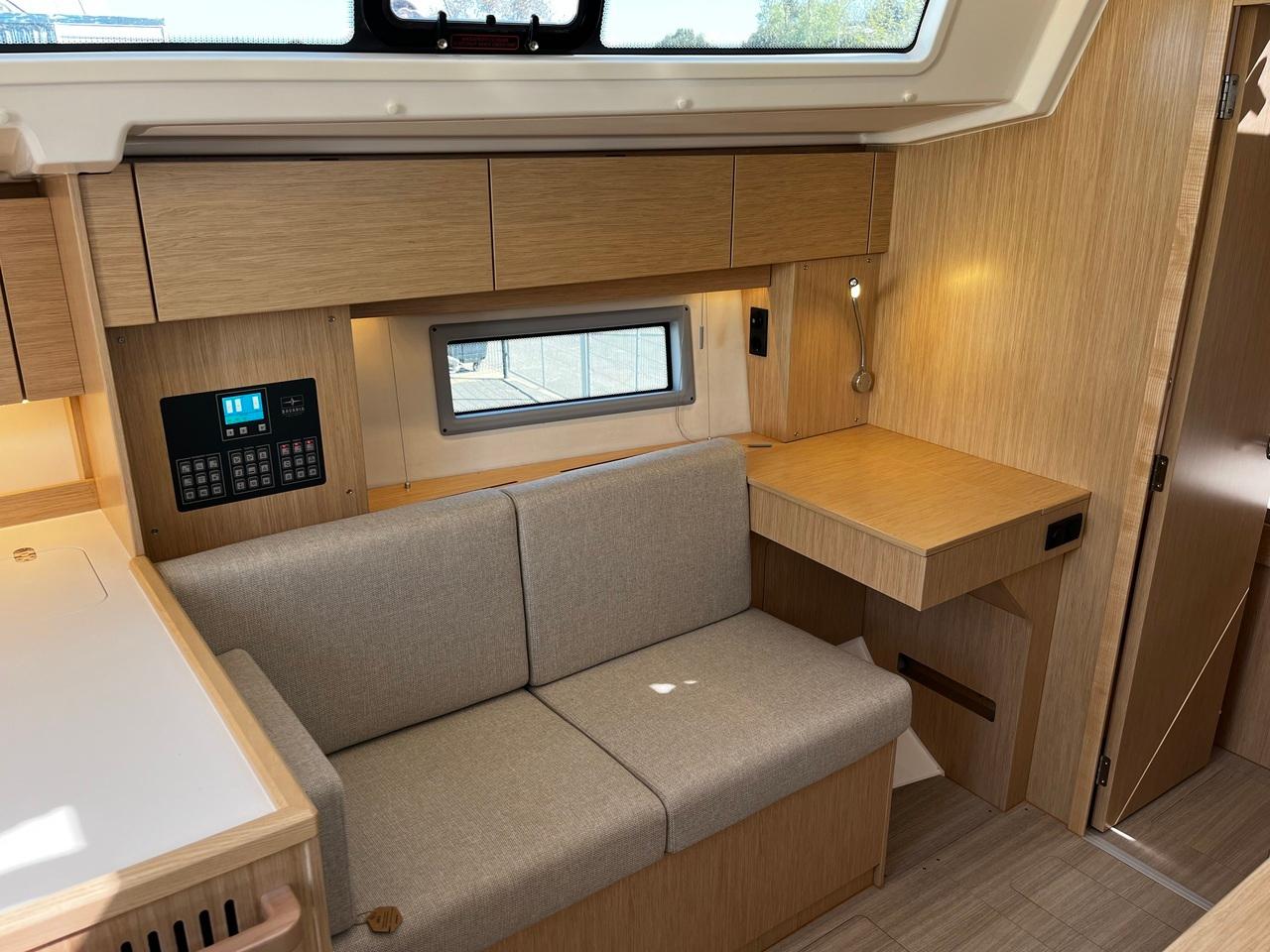 Bavaria C38, picture 9