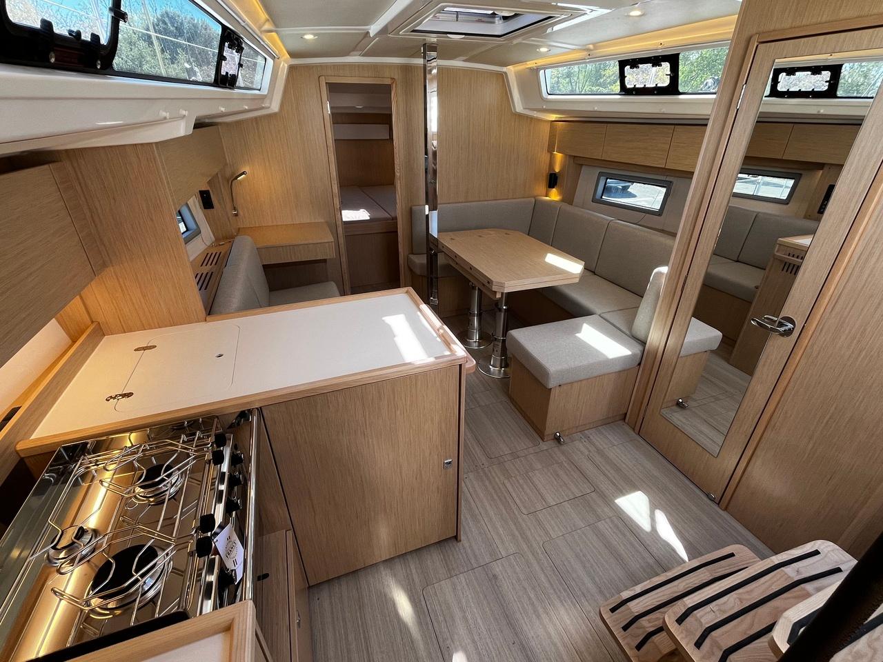 Bavaria C38, picture 6