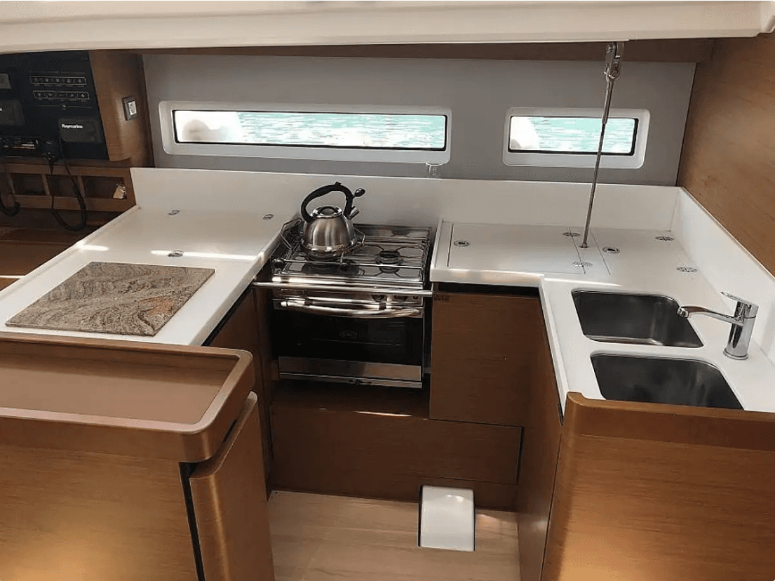 Sun Odyssey 440 - 4 cab., picture 10