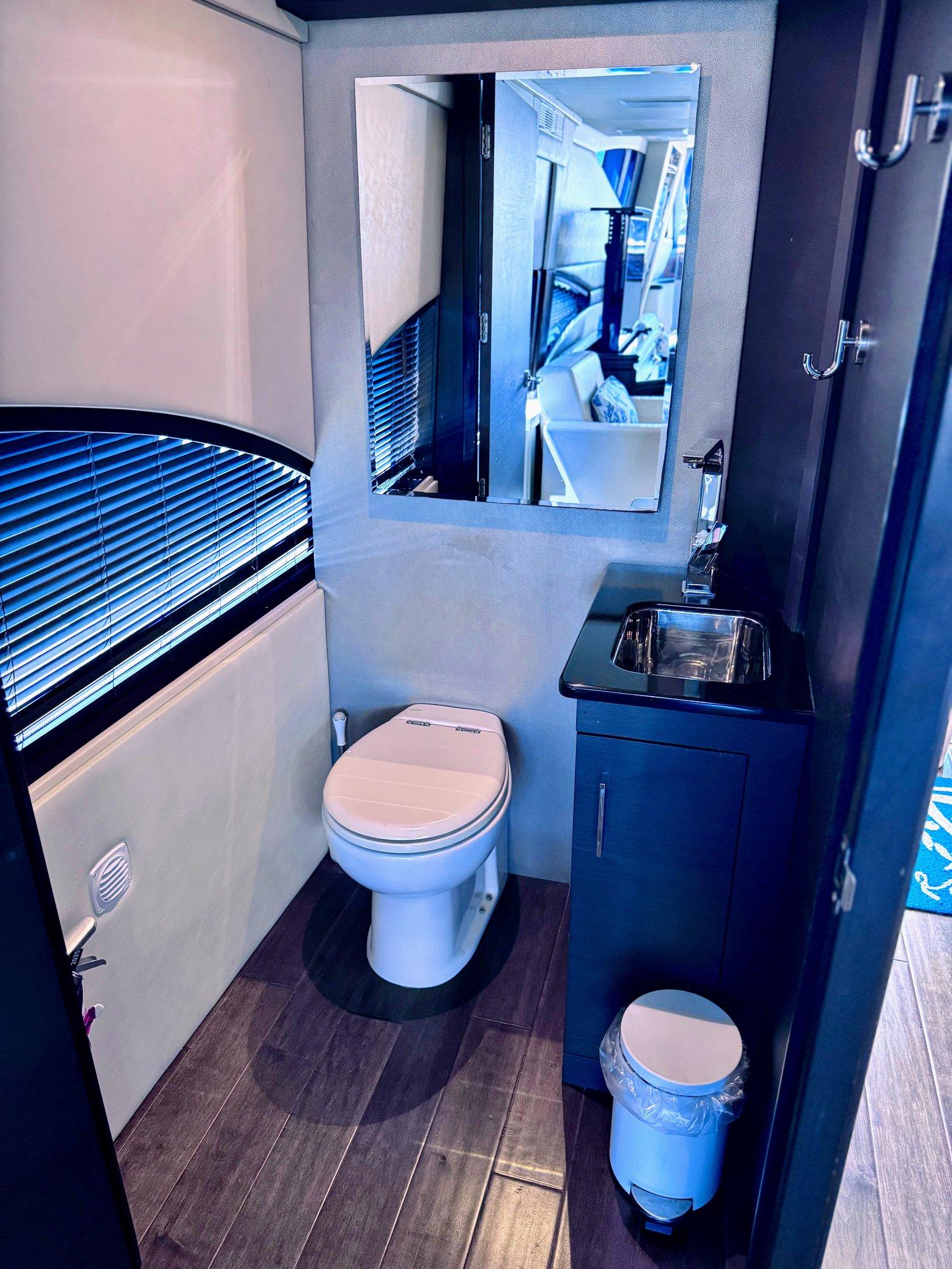 Marquis 720 Flybridge - After Parr T, picture 27