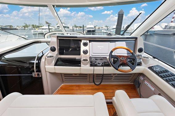 Sea Ray 60 Sundancer, picture 18