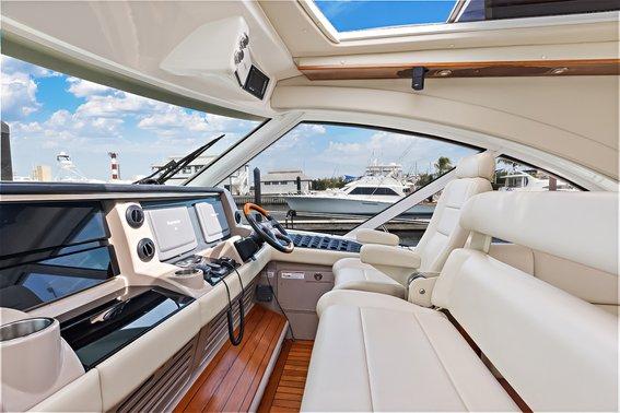 Sea Ray 60 Sundancer, picture 14