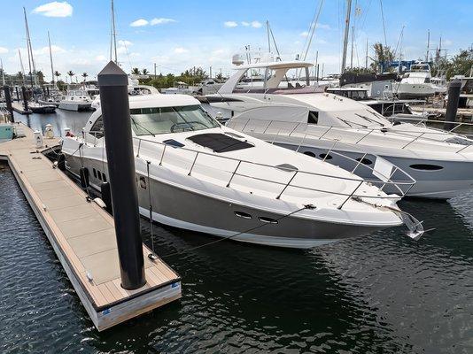 Sea Ray 60 Sundancer, picture 1