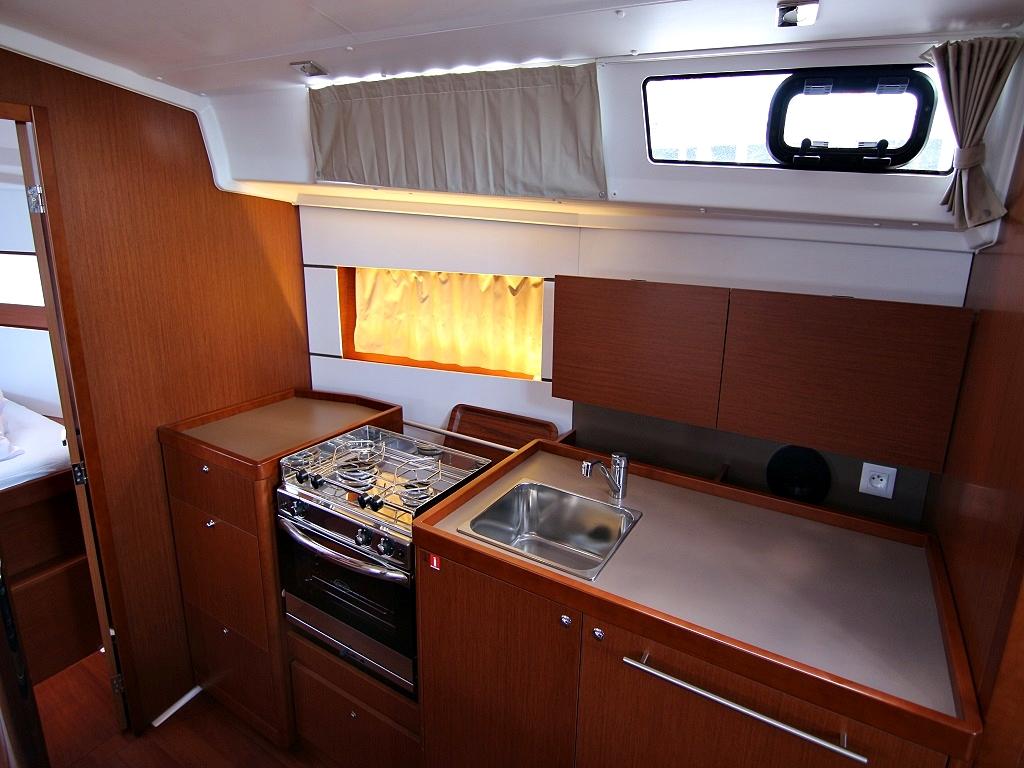 Oceanis 38.1, picture 12