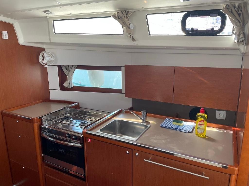 Oceanis 38.1, picture 8