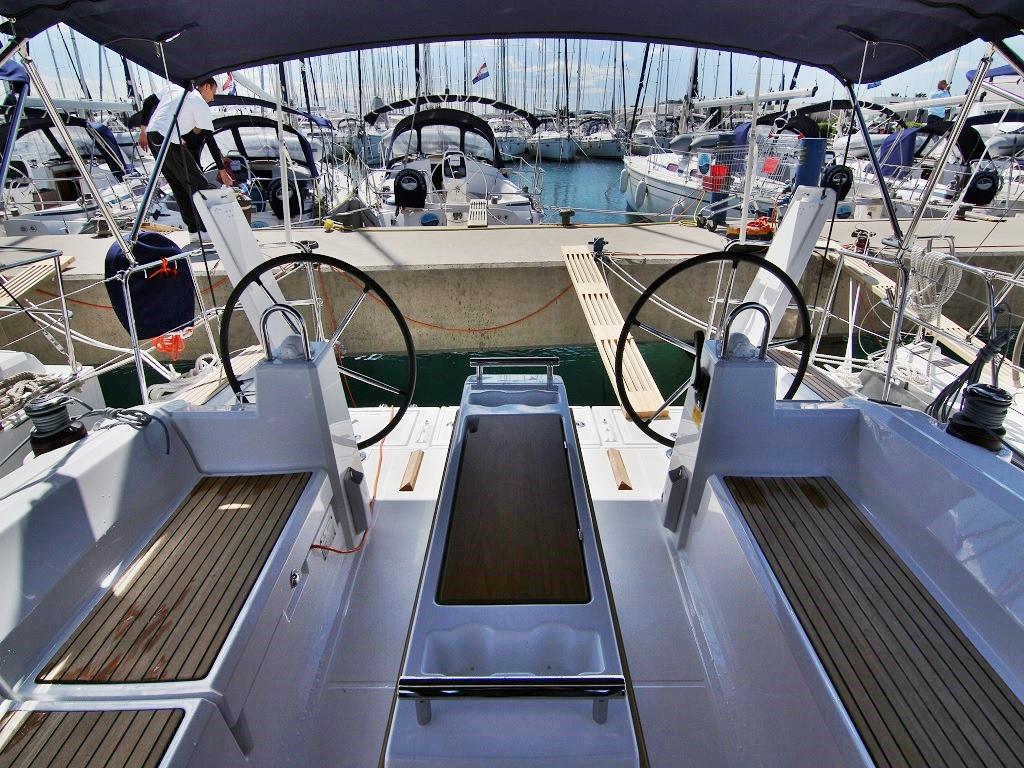 Oceanis 38.1, picture 4