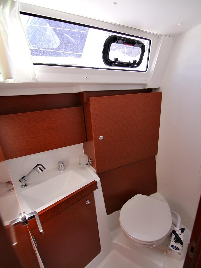 Oceanis 38.1, picture 22