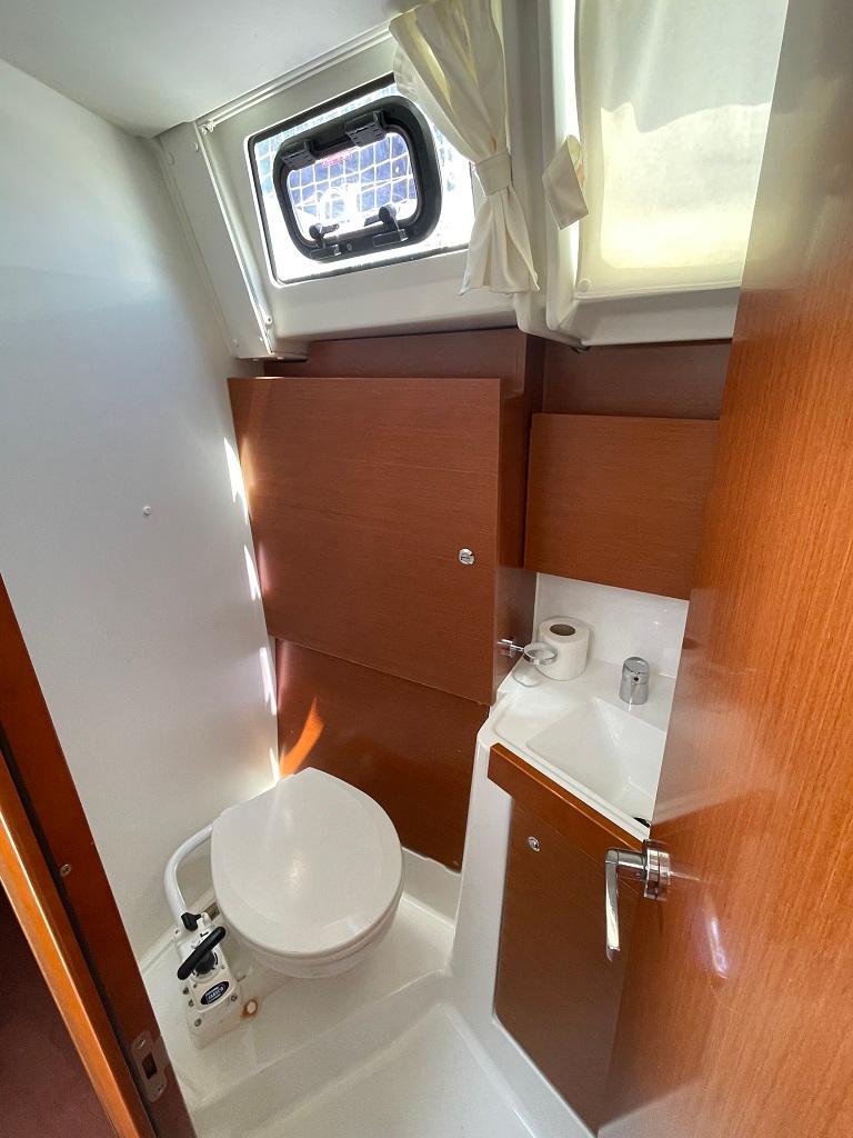 Oceanis 38.1, picture 19