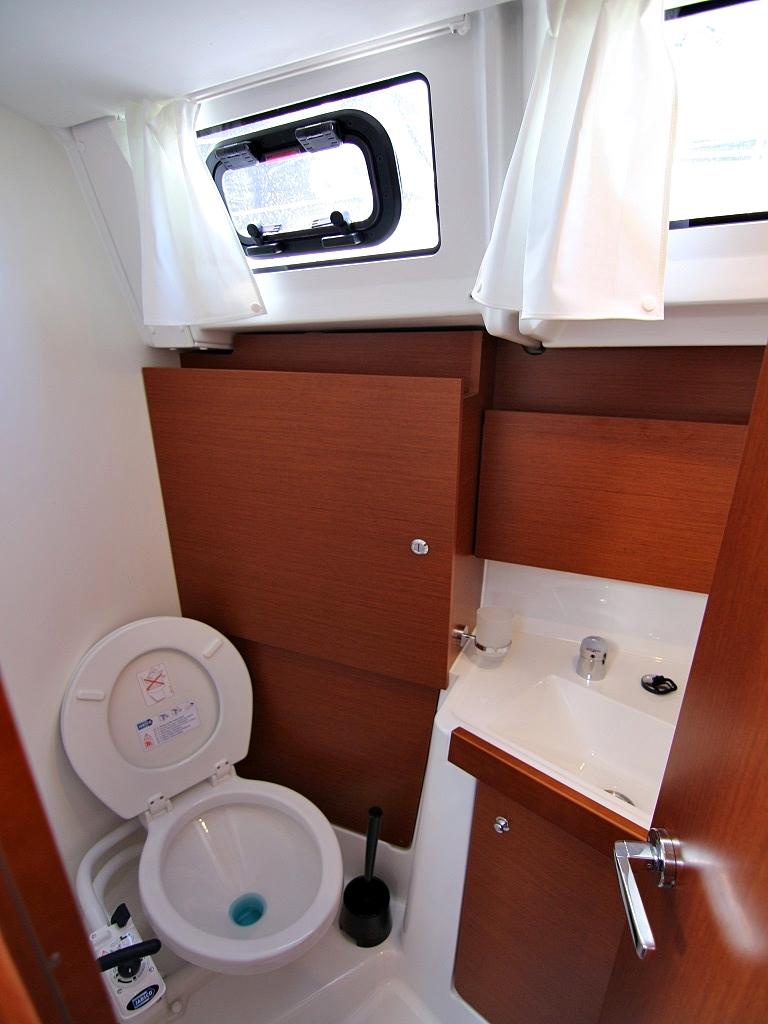 Oceanis 38.1, picture 21