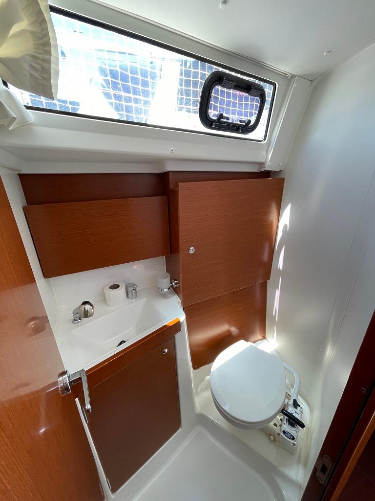 Oceanis 38.1, picture 20