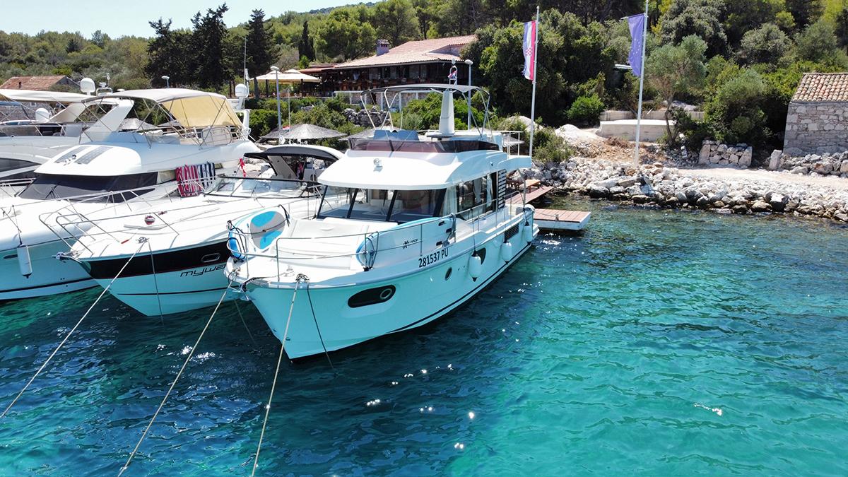 Swift Trawler 41 Fly, picture 4