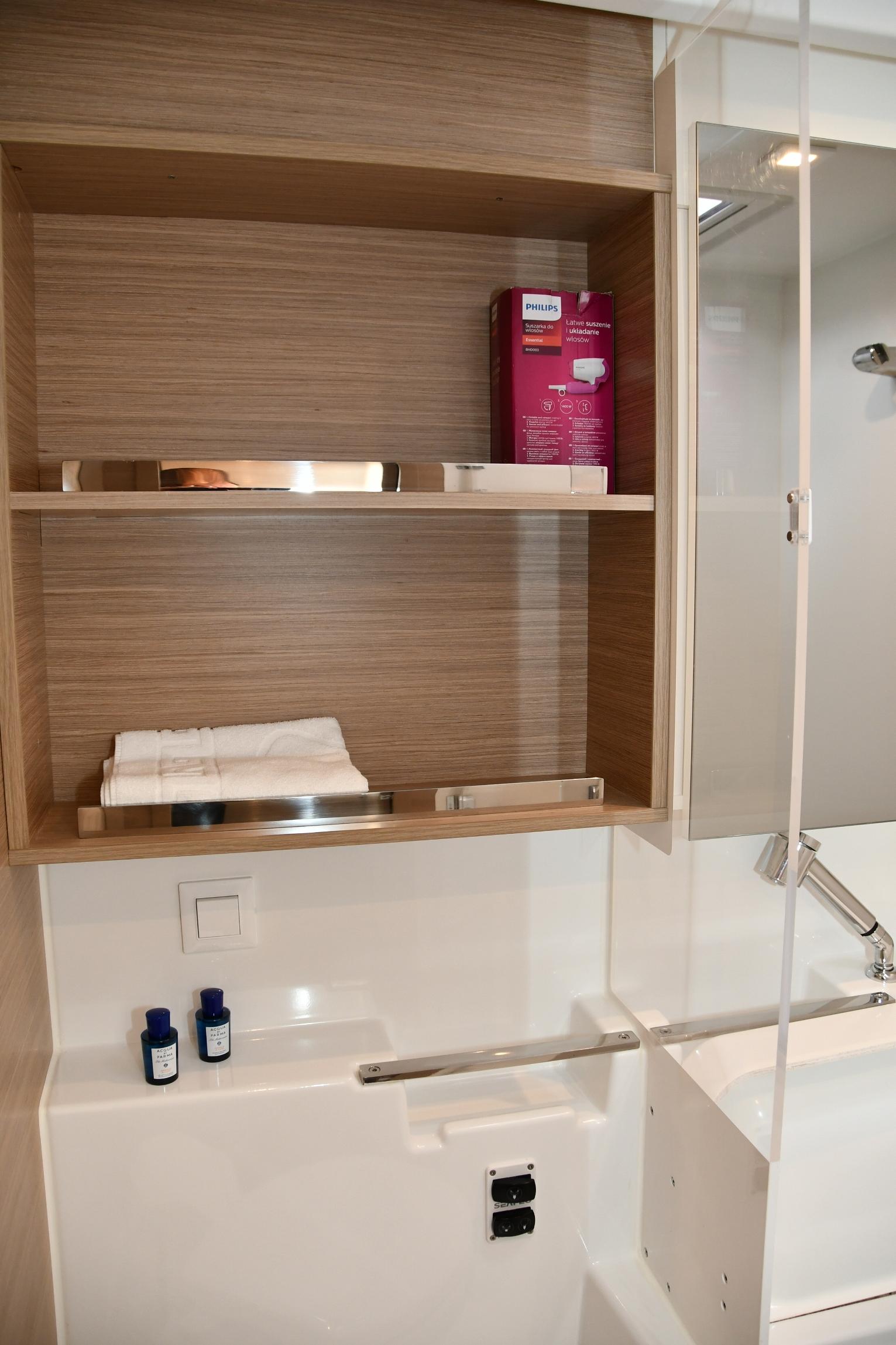 Lagoon 43 - 4 + 2 cab., picture 25