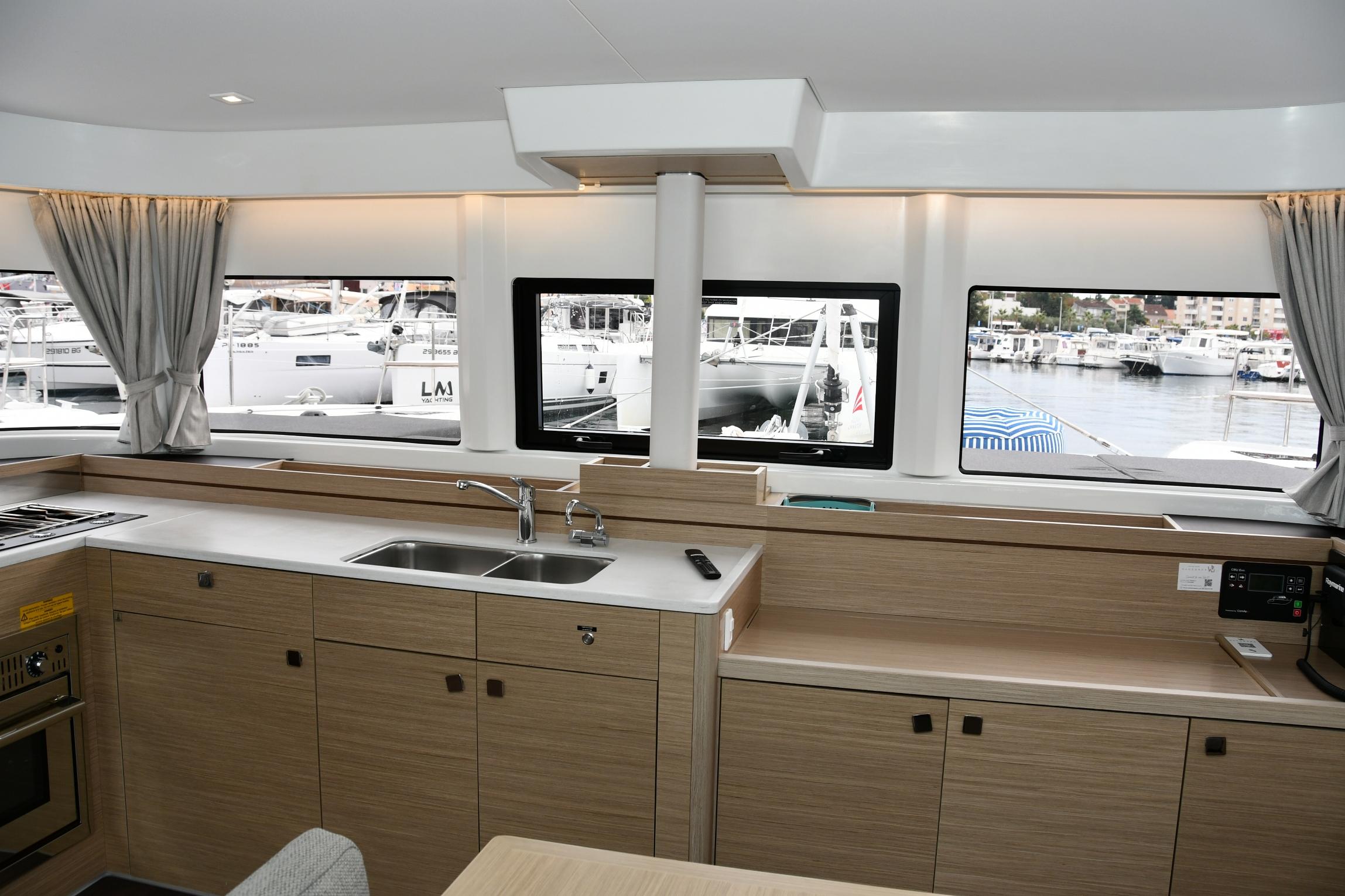 Lagoon 43 - 4 + 2 cab., picture 16