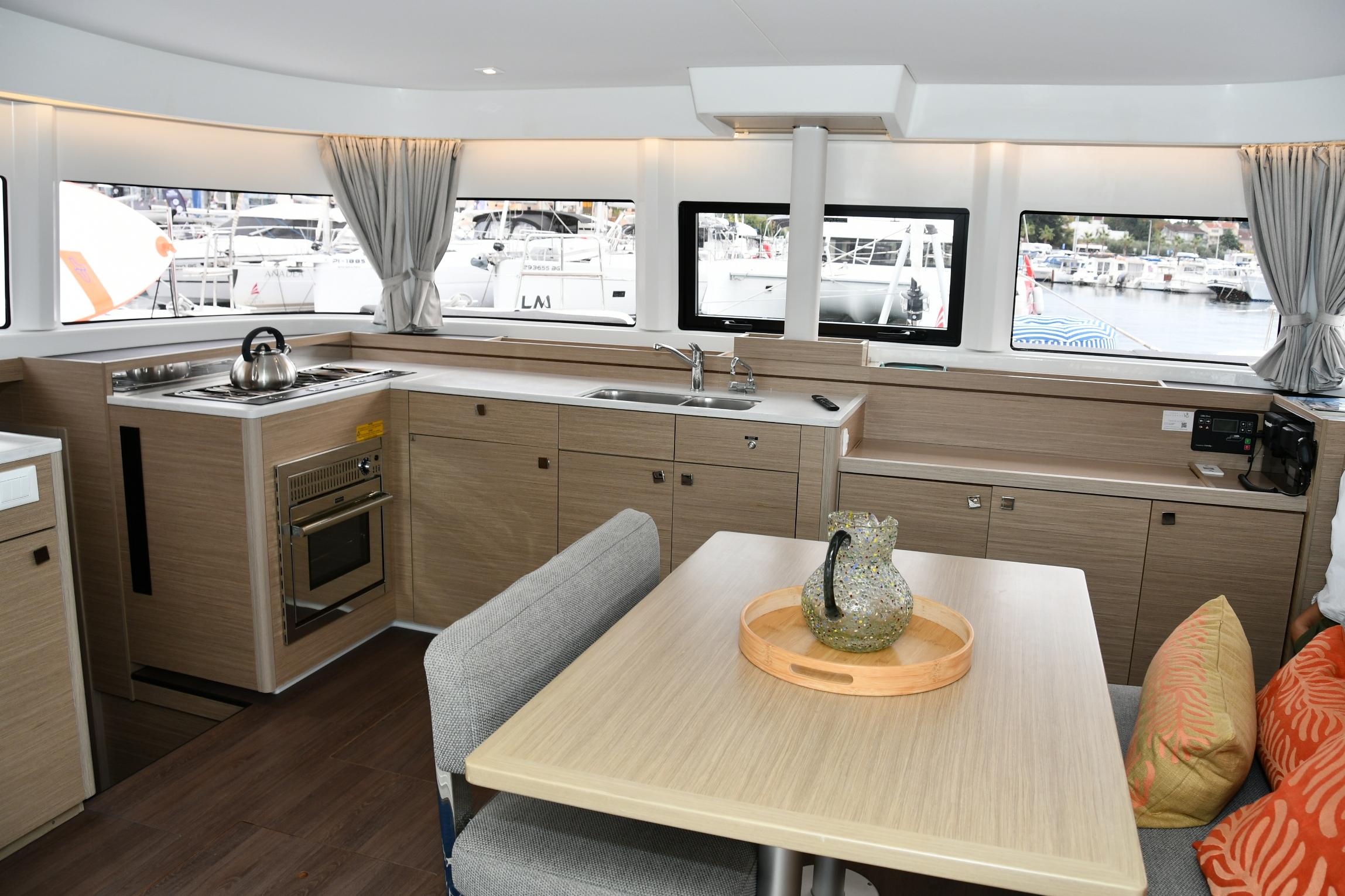 Lagoon 43 - 4 + 2 cab., picture 17