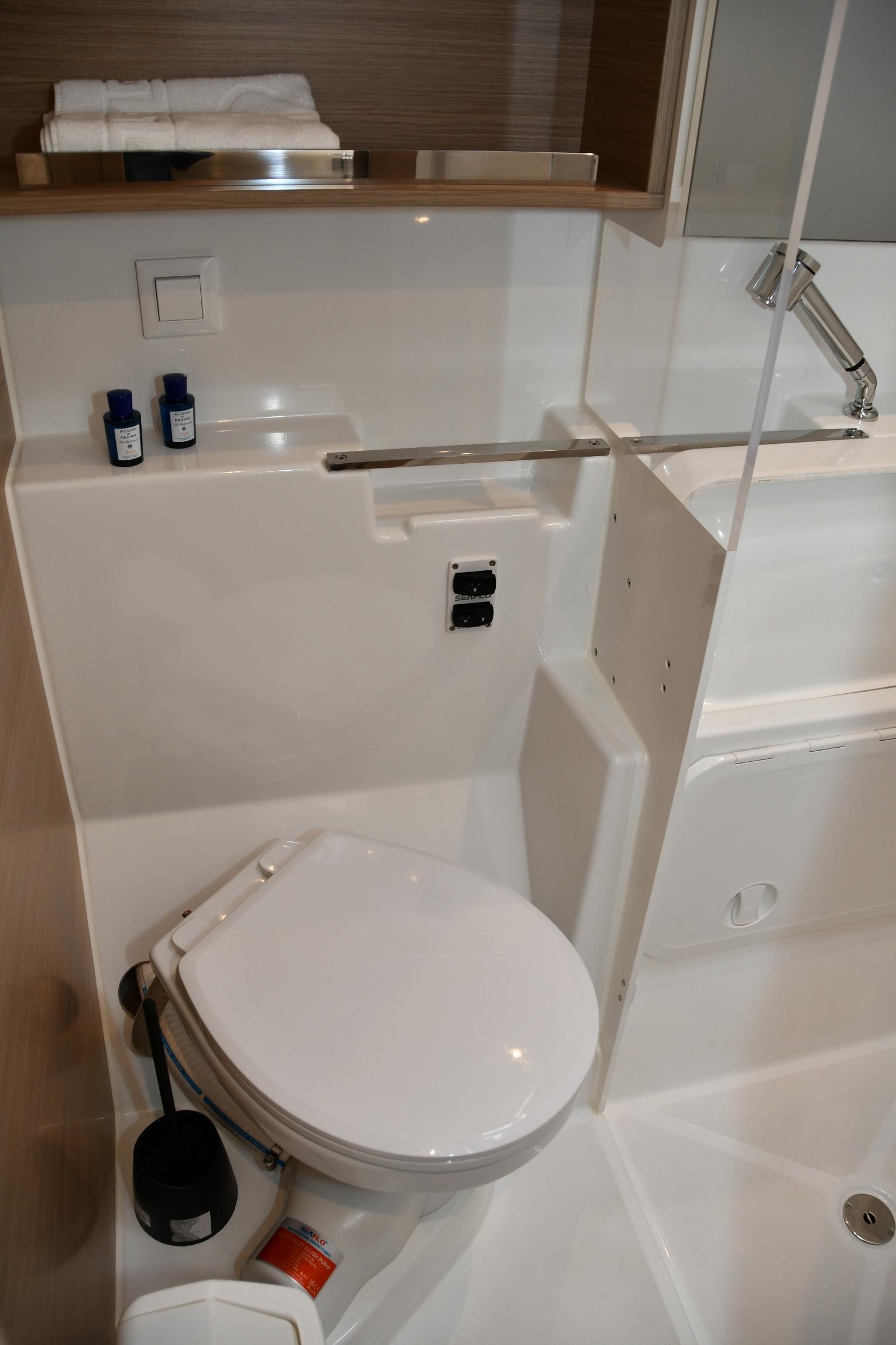 Lagoon 43 - 4 + 2 cab., picture 24