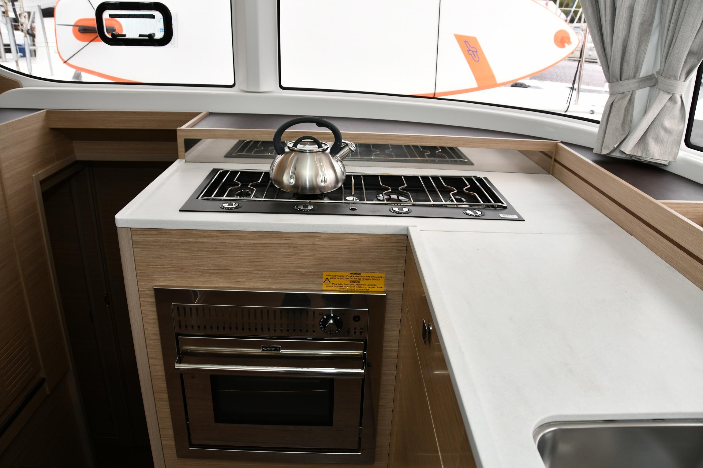 Lagoon 43 - 4 + 2 cab., picture 18