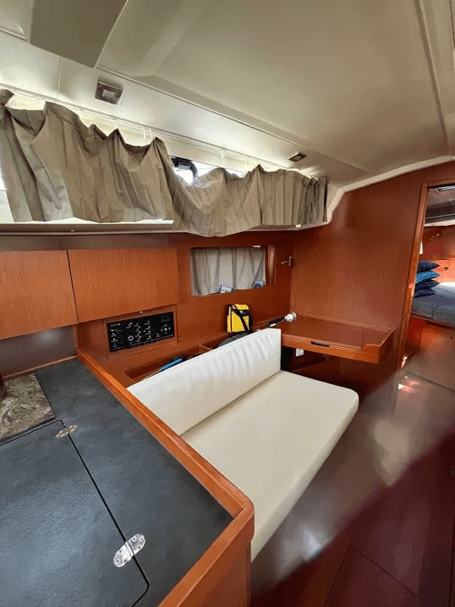 Oceanis 41.1, picture 8