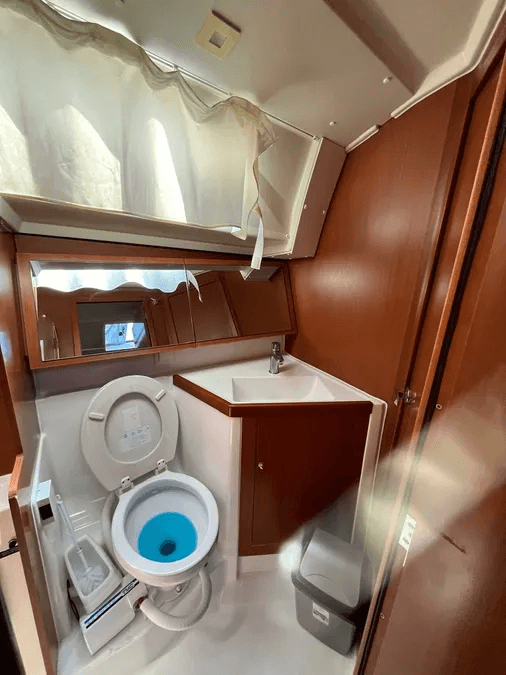 Oceanis 41.1, picture 12