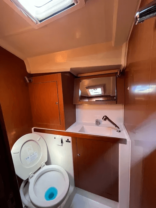 Oceanis 41.1, picture 13