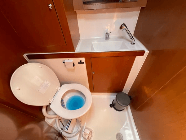 Oceanis 41.1, picture 21