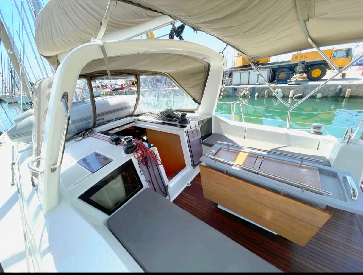 Oceanis 41.1, picture 8