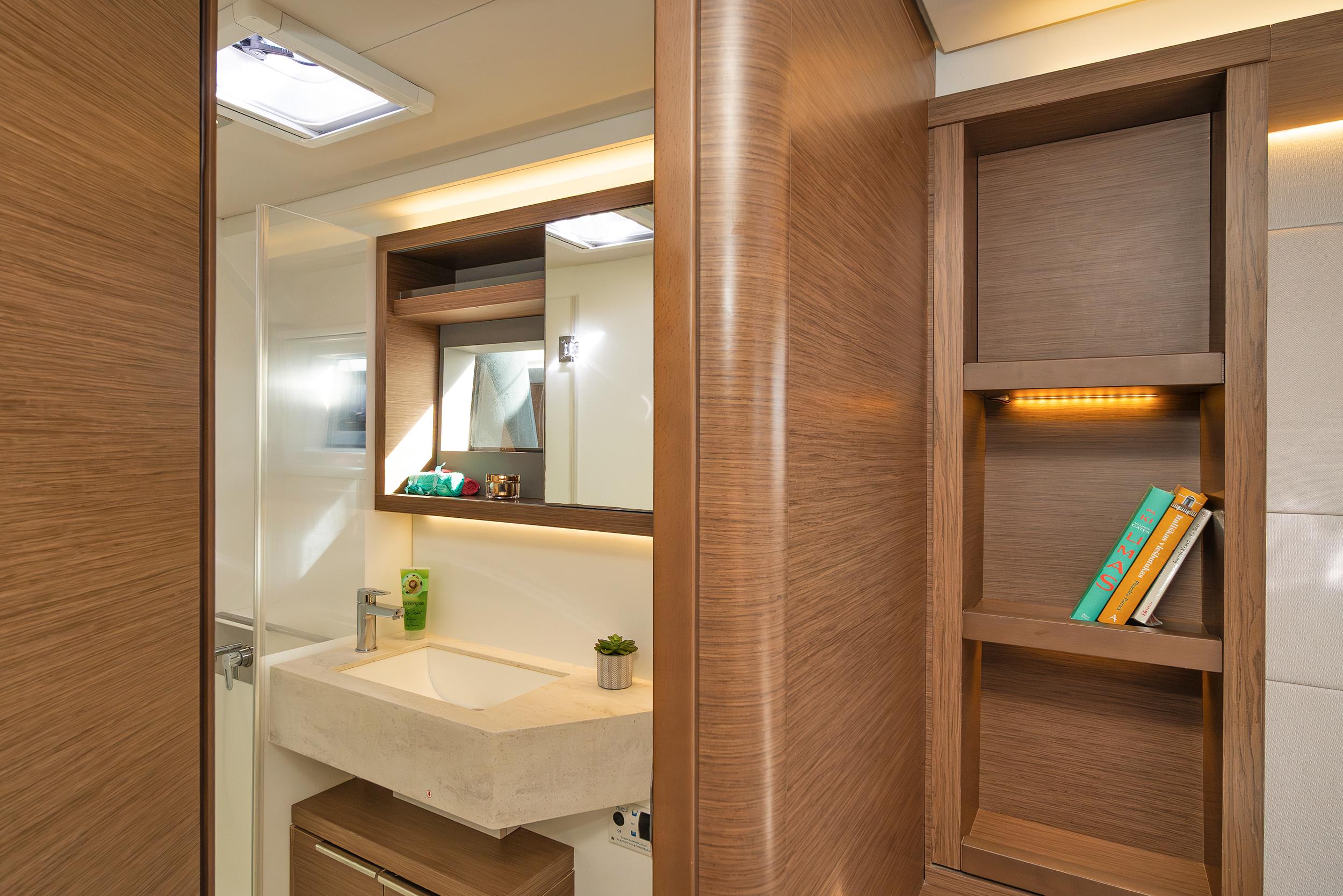 Lagoon 50 - 6 + 2 cab., picture 3