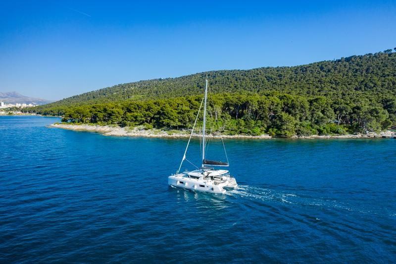 Lagoon 42 - 4 + 2 cab., picture 3