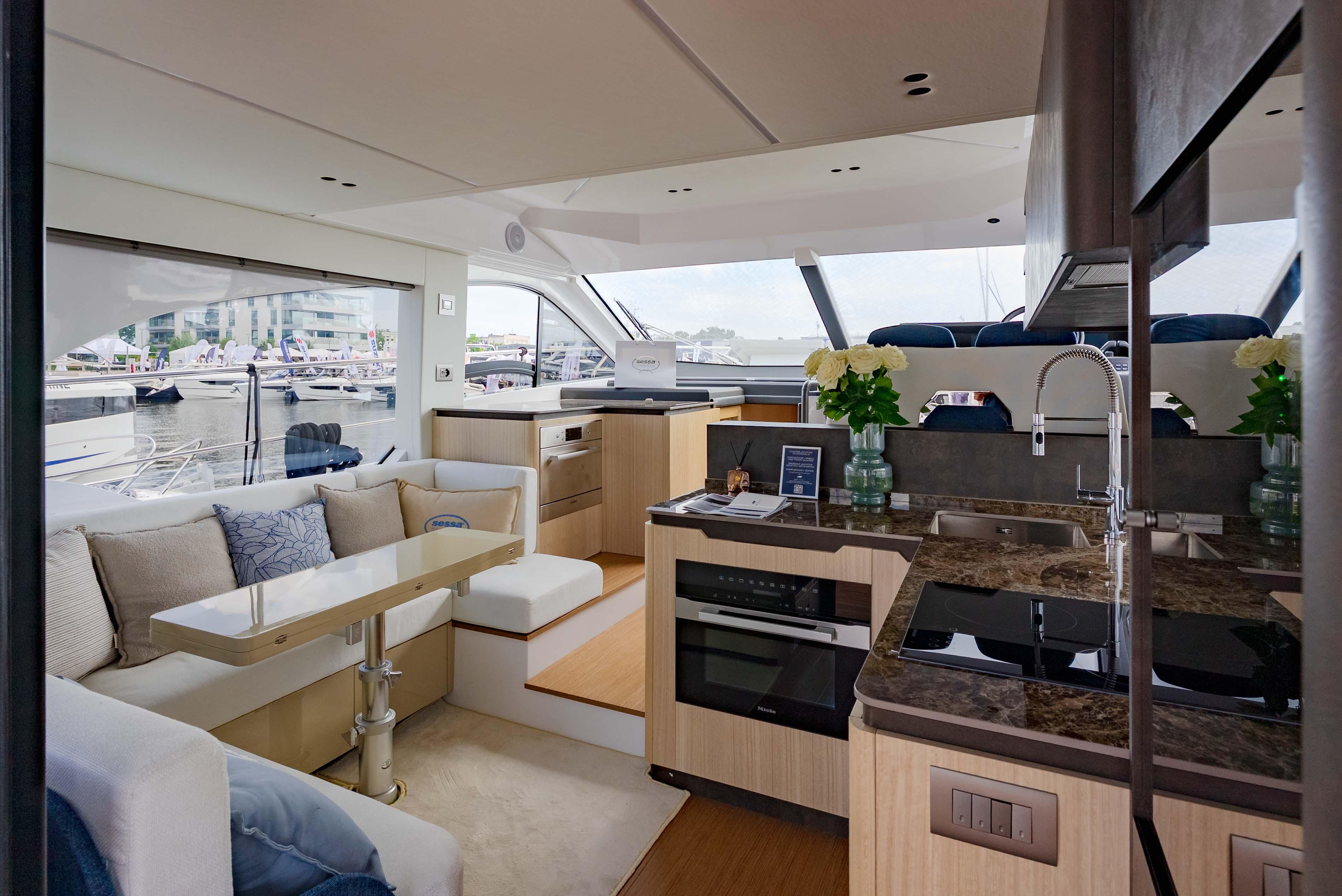 Sessa F48, picture 20