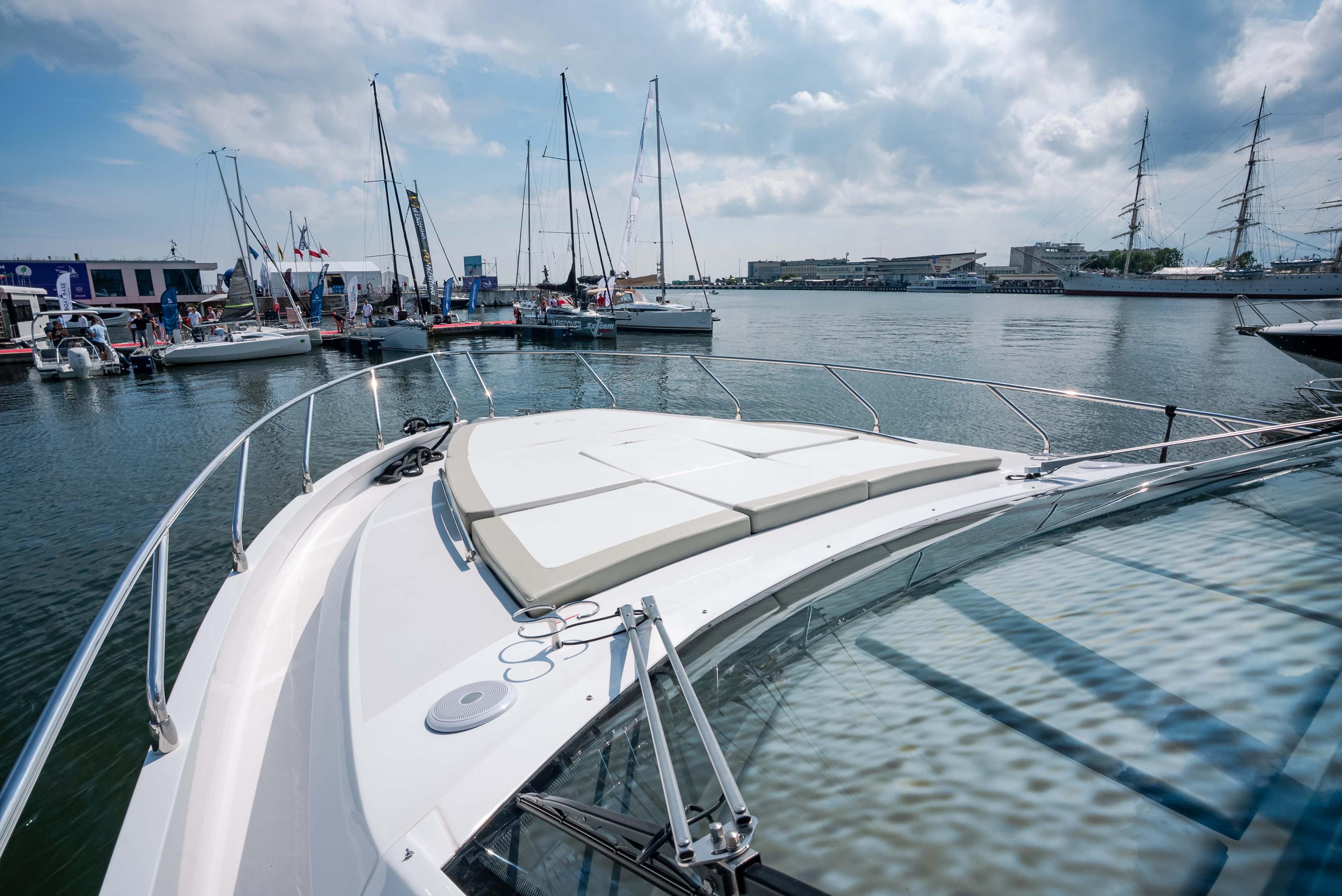 Sessa F48, picture 4