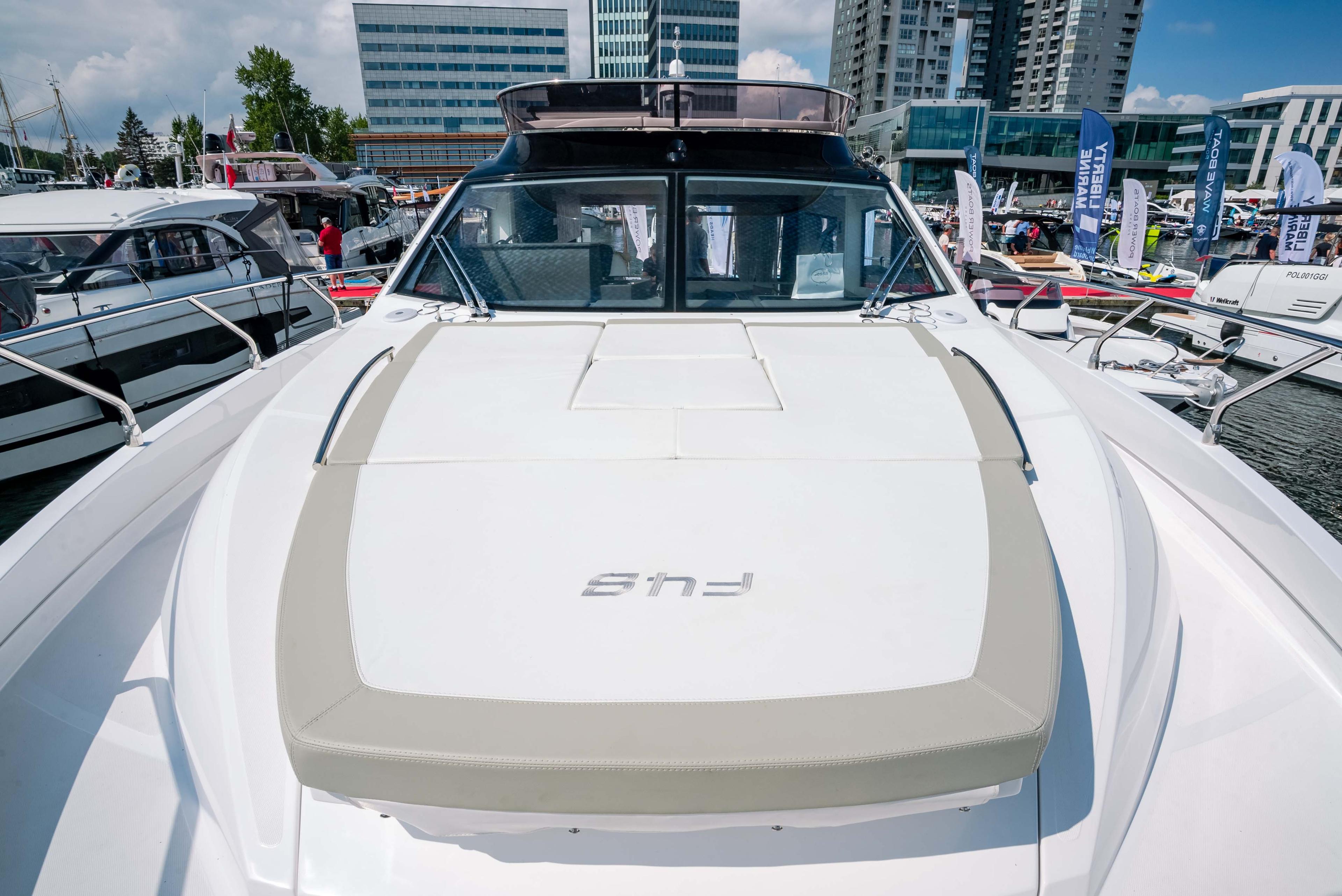 Sessa F48, picture 3