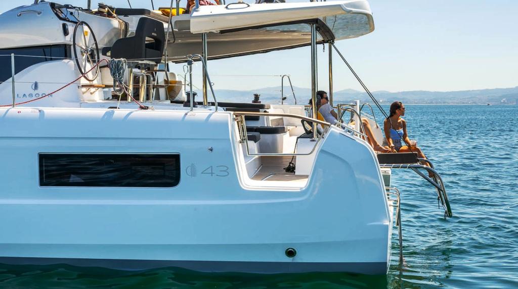 Lagoon 43 - 4 + 2 cab., picture 5