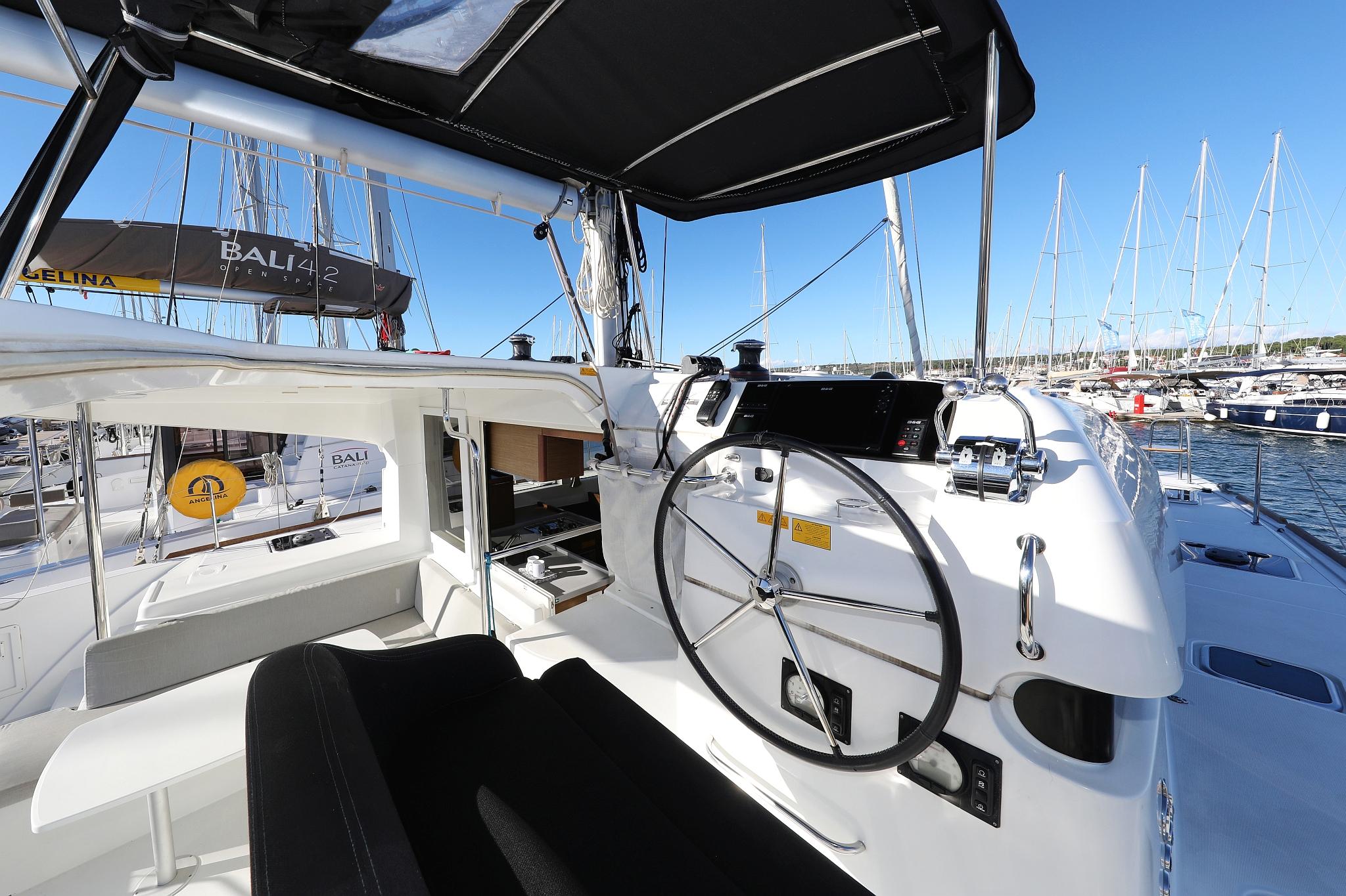 Lagoon 40 - 4 + 2 cab, picture 9