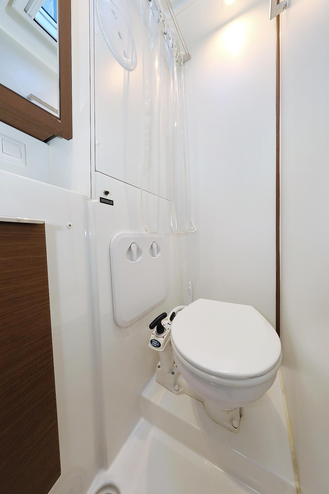 Lagoon 40 - 4 + 2 cab, picture 35