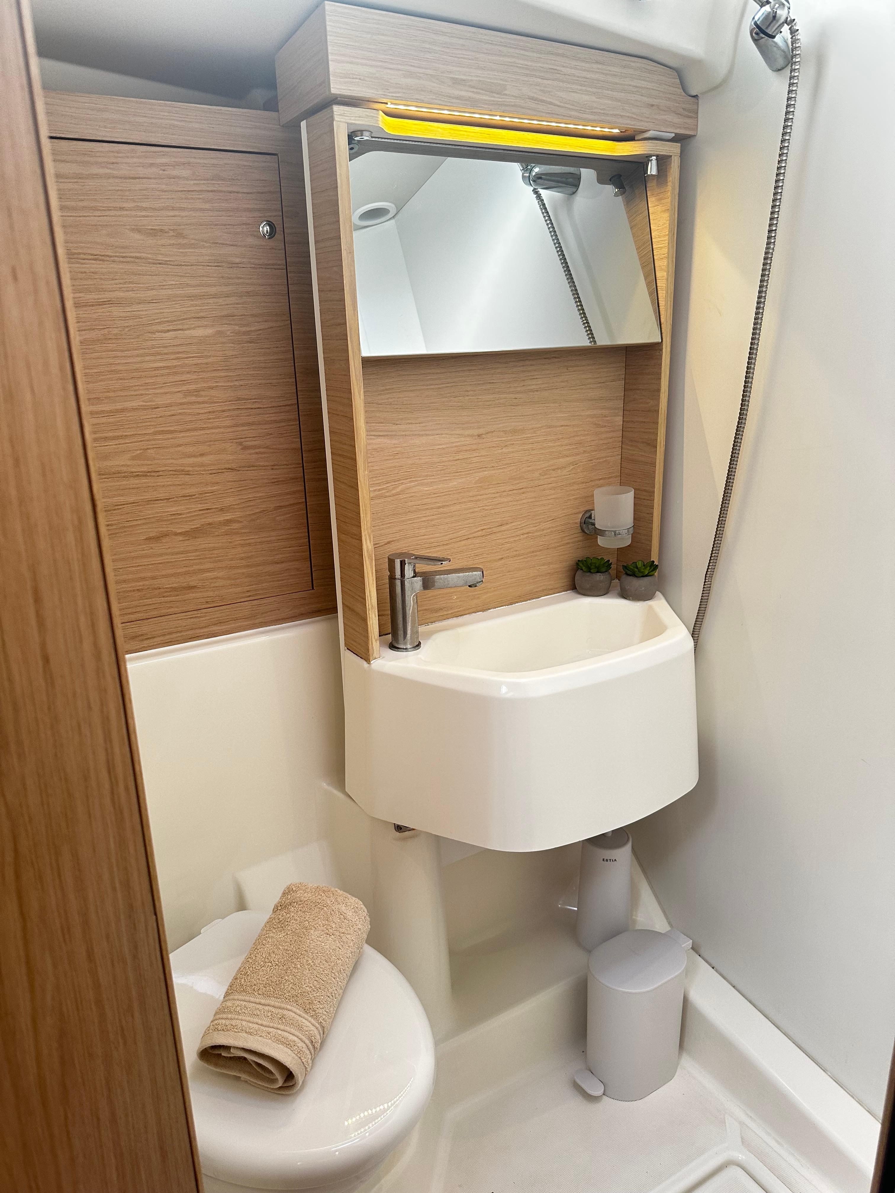 Oceanis 51.1, picture 18