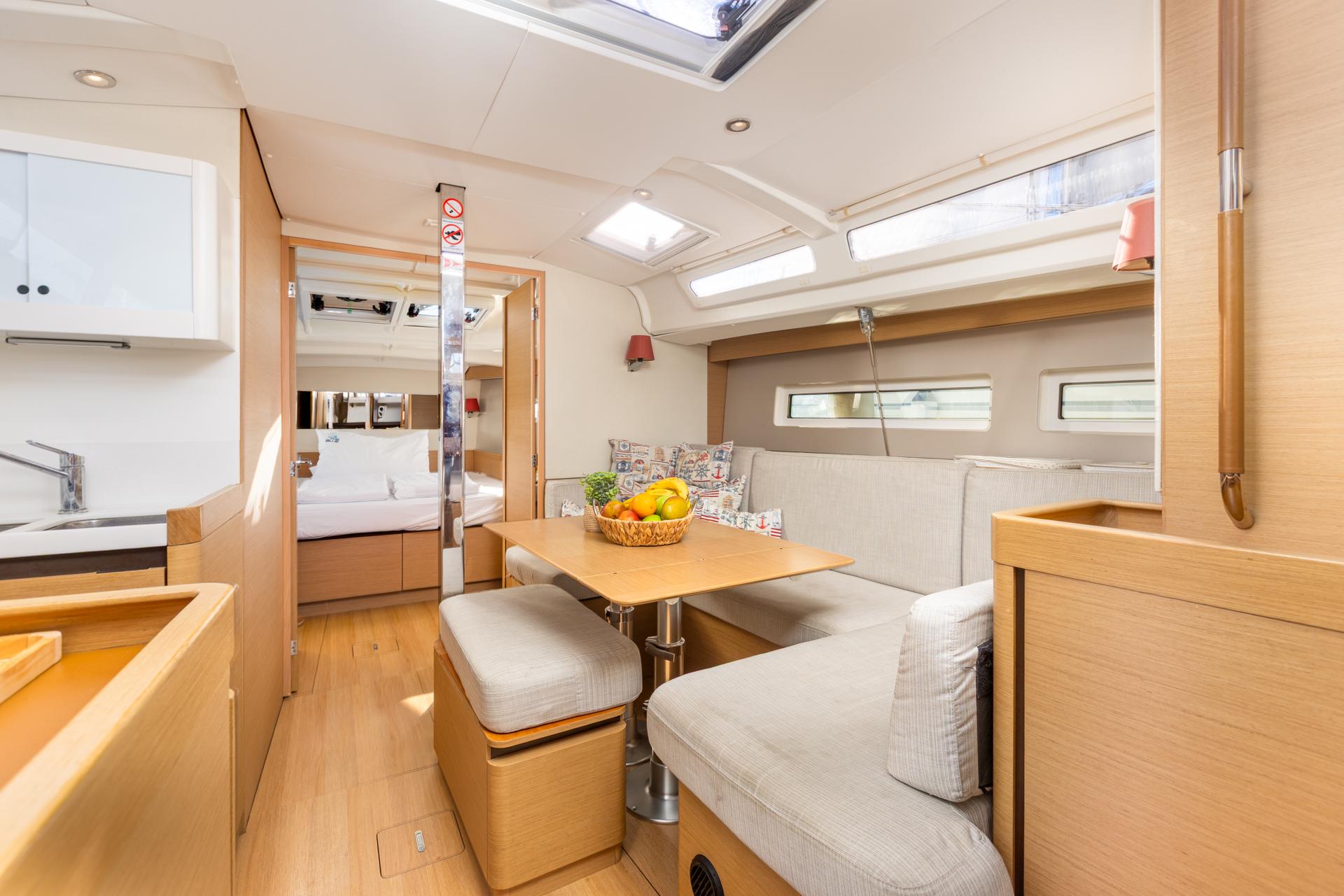 Sun Odyssey 440 - 3 cab., picture 6